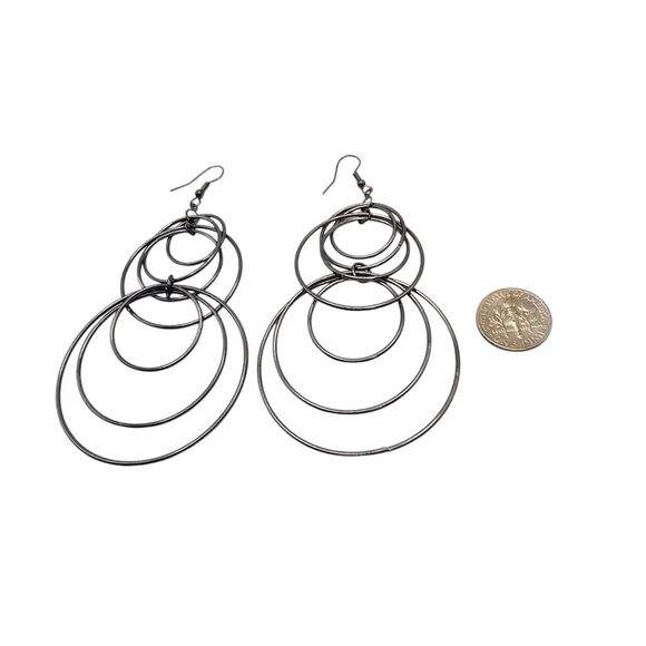 Pierced Earrings Layered Overlapping Rings Charcoal Black Tone French Wire - Picture 4 of 4